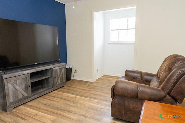 3309 Cottonwood Ln, Temple, TX 76502 - living room with light wood finished floors and baseboards
