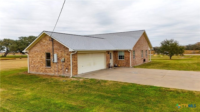 view of front of property featuring a garage and a front yard