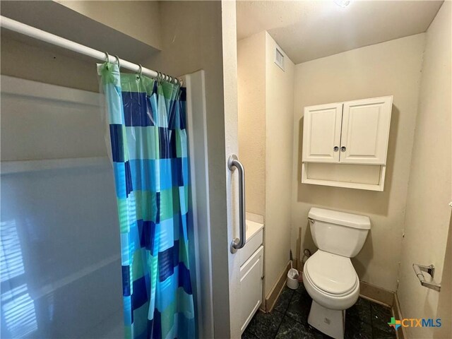503 Dunn St, Yoakum, TX 77995 - bathroom with baseboards, visible vents, a shower with shower curtain, and toilet