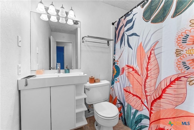 full bath with vanity, curtained shower, toilet, and a textured ceiling