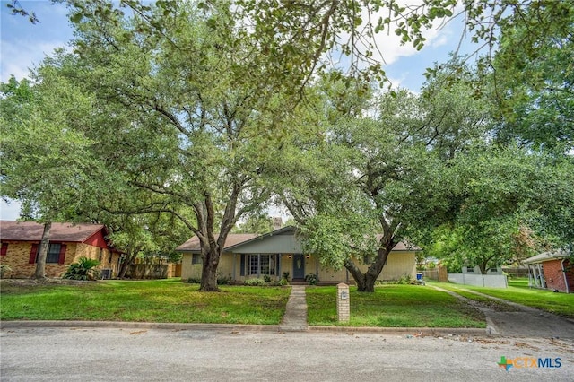 1705 Neuman St, Gonzales, TX 78629 - view of front facade