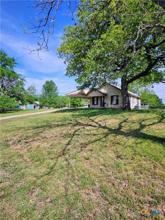 105 E Leon St, Gatesville, TX 76528 - exterior space
