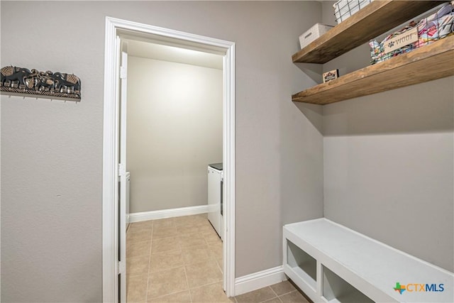 822 Old World Dr, Harker Heights, TX 76548 - mudroom featuring washing machine and clothes dryer and light tile patterned floors