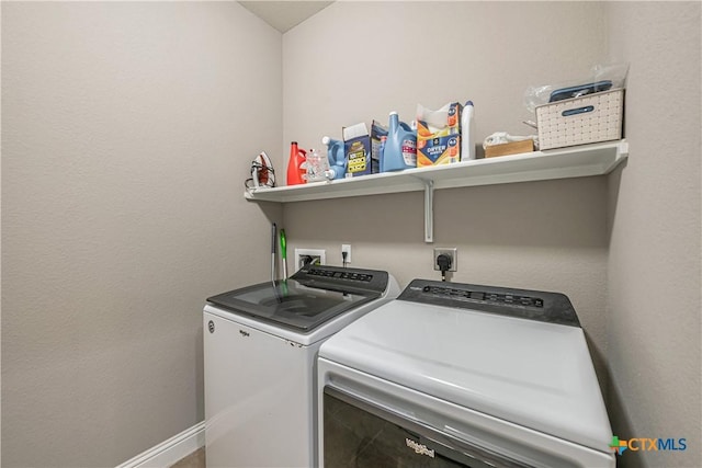 822 Old World Dr, Harker Heights, TX 76548 - laundry room featuring washing machine and clothes dryer and baseboards