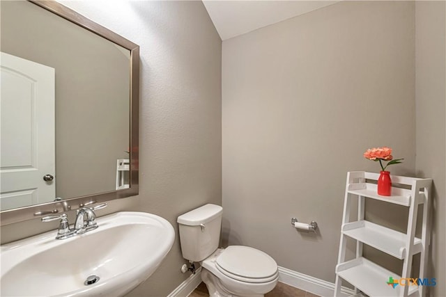 822 Old World Dr, Harker Heights, TX 76548 - bathroom with a sink and baseboards