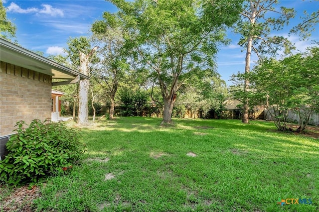 304 Simpson Rd, Victoria, TX 77904 - view of yard
