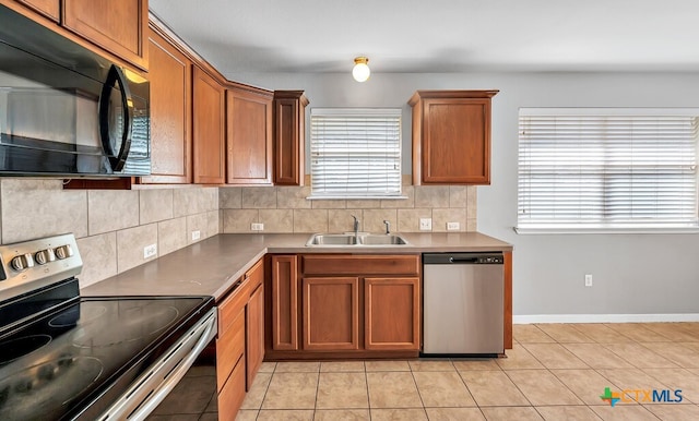 kitchen featuring decorative backsplash, appliances with stainless steel finishes, sink, and a healthy amount of sunlight