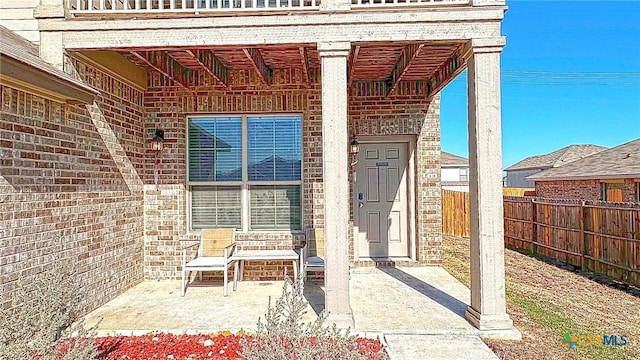 entrance to property featuring a patio area