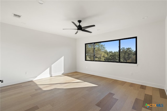 unfurnished room featuring light hardwood / wood-style flooring and ceiling fan