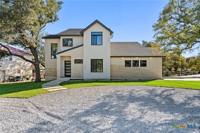 view of front of house featuring a front lawn