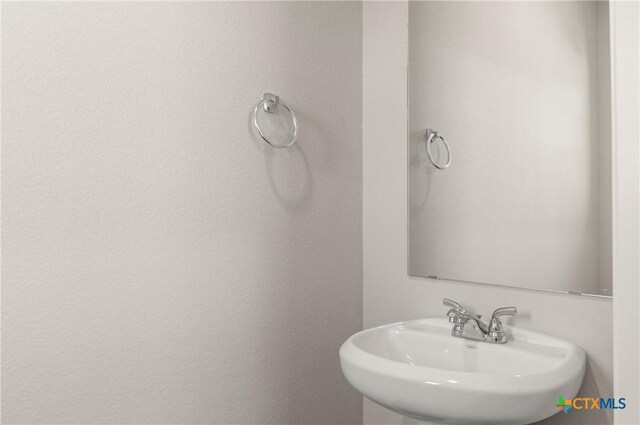 192 Lavender Ln, Elgin, TX 78621 - bathroom with a sink