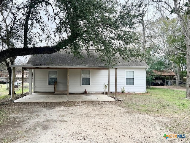 view of front facade featuring a front yard and a patio