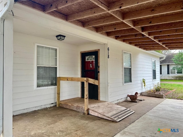 property entrance featuring a patio