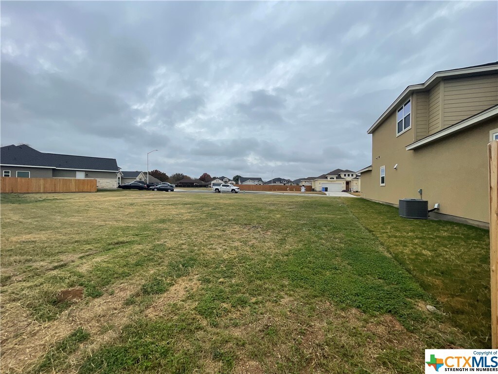 821 Lee Elsik, Seguin, TX 78155 - photo 2