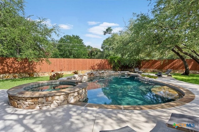 11421 Somerville Dr, Temple, TX 76502 - view of swimming pool featuring a fenced backyard and a pool with connected hot tub