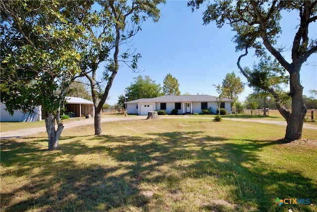 single story home with a front lawn