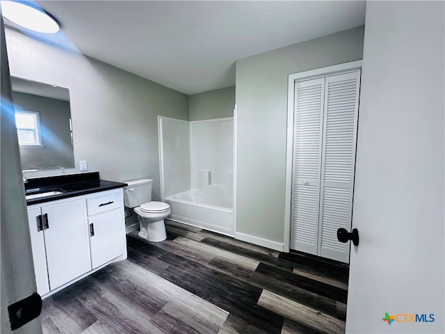 full bathroom featuring shower / bathtub combination, wood-type flooring, toilet, and vanity