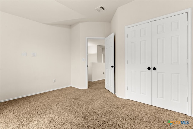 unfurnished bedroom with carpet flooring and a closet