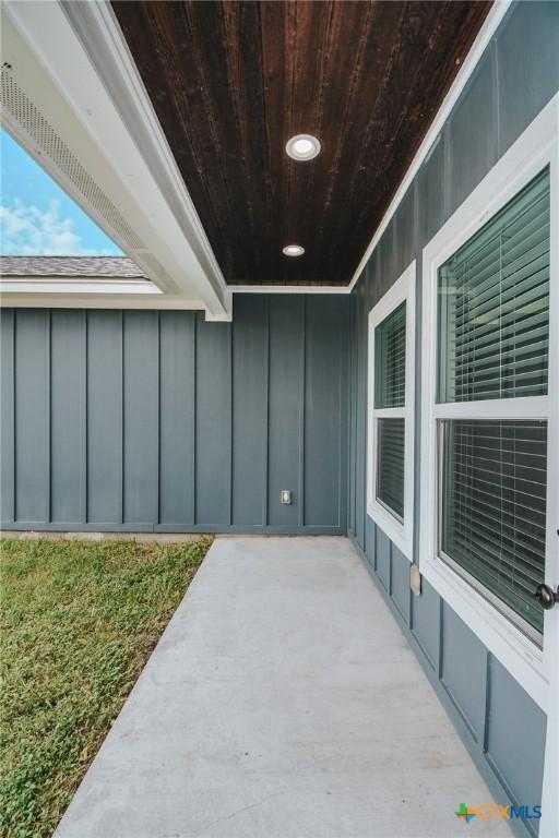 3611 Hanselman Rd, Victoria, TX 77901 - view of patio / terrace