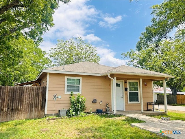 317 Aubrey St, Yoakum, TX 77995 - bungalow with a patio