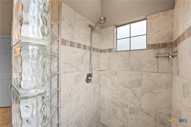 5310 River Oaks Dr, New Braunfels, TX 78132 - full bathroom featuring a tile shower