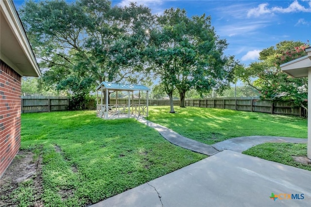 218 Sunset Dr, Victoria, TX 77901 - fenced backyard with a gazebo and a patio area