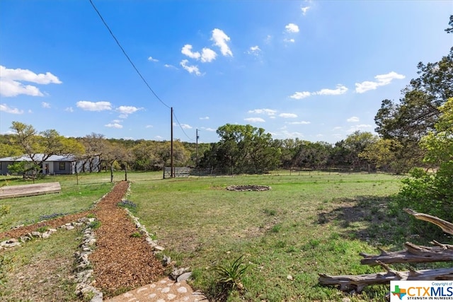 view of yard featuring a rural view