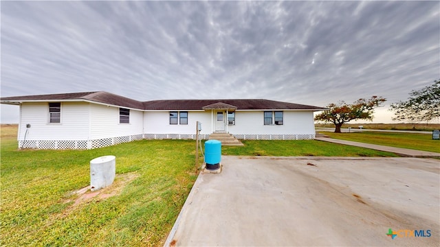 single story home featuring a front yard