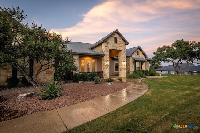 view of front of house featuring a yard