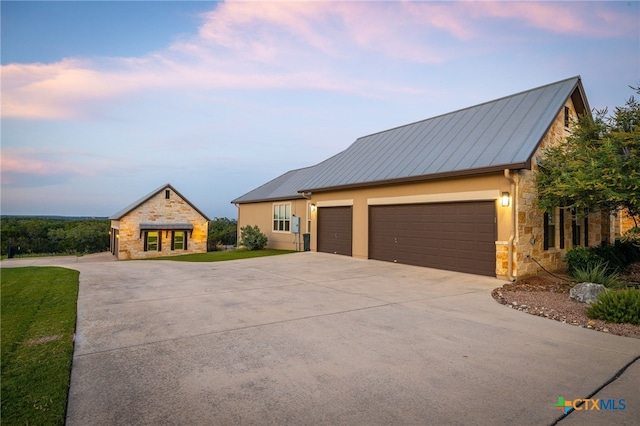 view of front of property featuring a garage