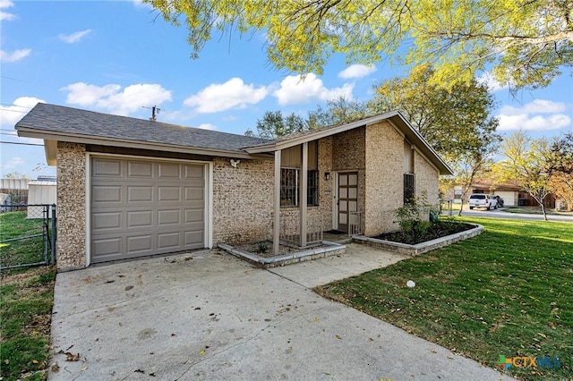 view of front facade featuring a garage and a front lawn