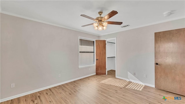 unfurnished bedroom featuring ceiling fan, light hardwood / wood-style floors, and ornamental molding