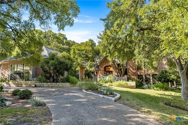 view of front of property with a front lawn