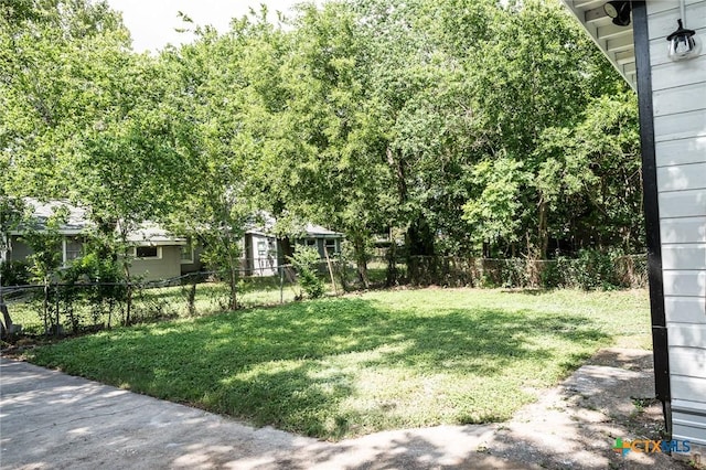 1004 Buena Vista Ave, Victoria, TX 77901 - view of yard