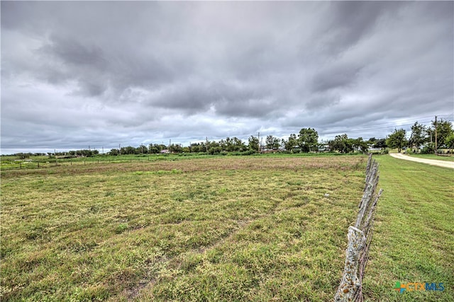 view of yard featuring a rural view