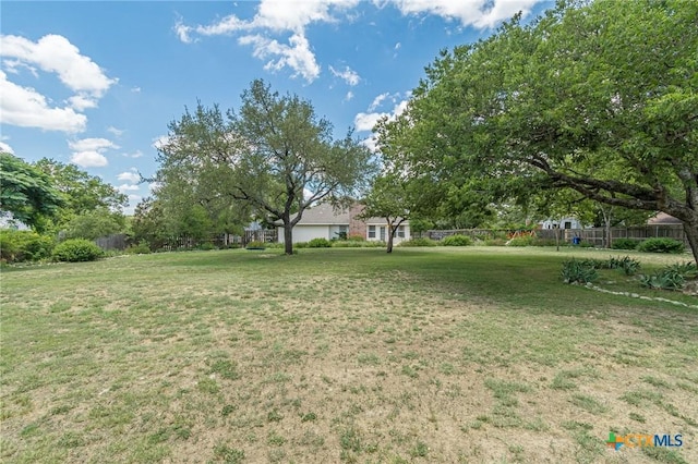 127 Maple Dr, Mountain City, TX 78610 - view of yard