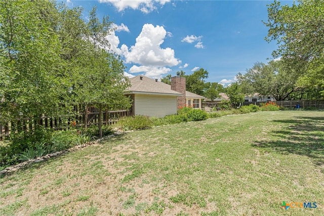 127 Maple Dr, Mountain City, TX 78610 - view of yard