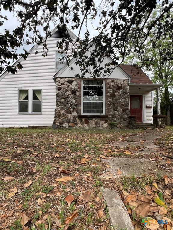 view of front of house with stone siding