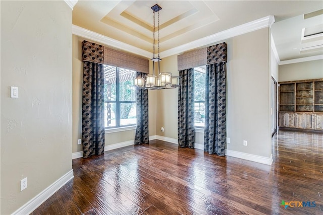 1027 Las Brisas Dr, Canyon Lake, TX 78133 - spare room with a chandelier, wood finished floors, a tray ceiling, ornamental molding, and baseboards