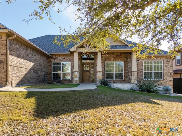 view of front of home featuring a front yard