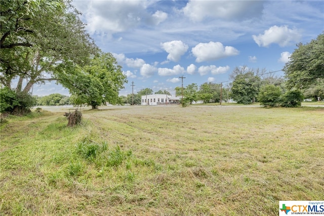 Listing photo 3 for 100 Saint John St, Gonzales TX 78629