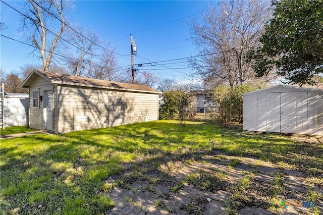 view of yard with a storage shed