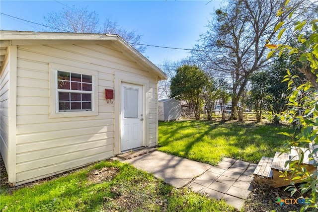 view of outbuilding with a yard