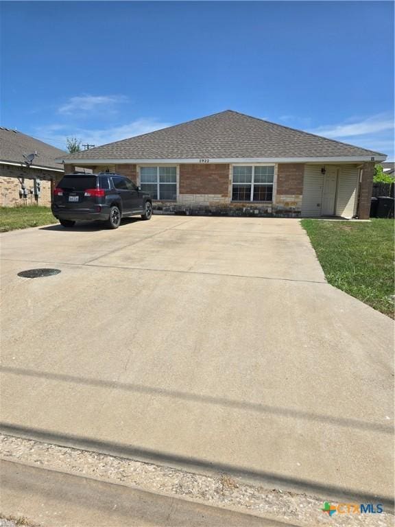 2922 Saulsbury Dr, Temple, TX 76504 - single story home featuring driveway and roof with shingles