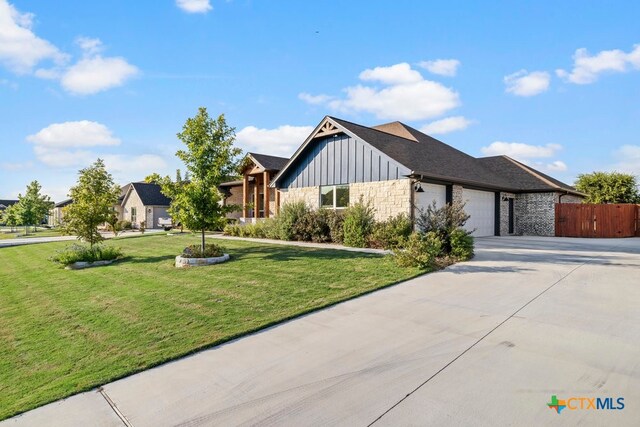 view of front of house featuring a garage and a front yard