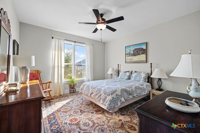 bedroom with ceiling fan