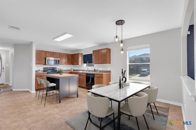 9301 Bellgrove Ct, Killeen, TX 76542 - dining space featuring baseboards