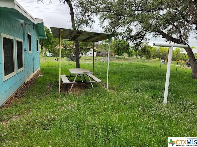 106 Beach Dr, Sunrise Beach, TX 78643 - view of yard