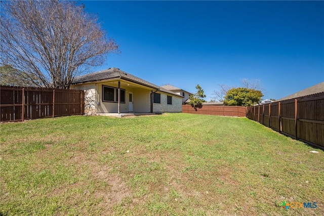 view of yard featuring a fenced backyard