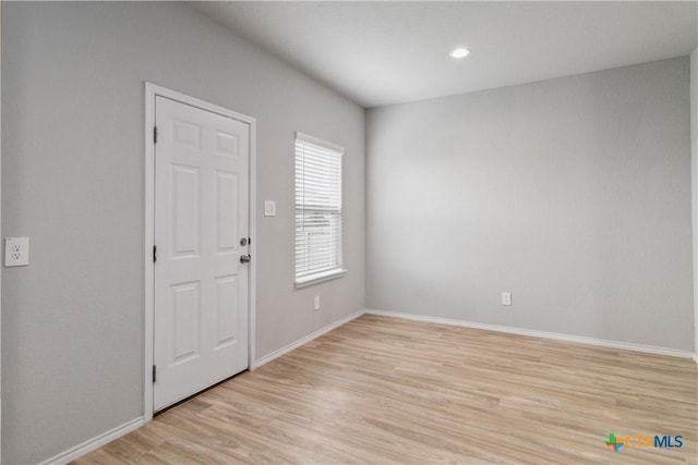 foyer entrance featuring recessed lighting, baseboards, and light wood-type flooring